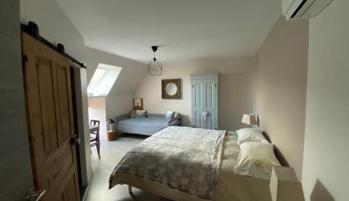 Deluxe Room (2 Adults + 1 Child)