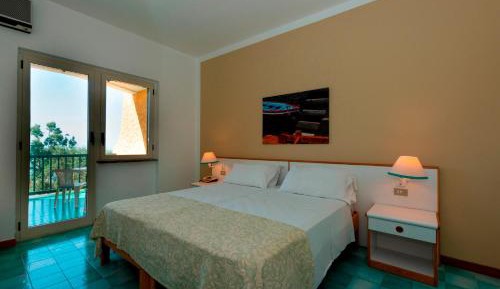 Double or Twin Room with Terrace