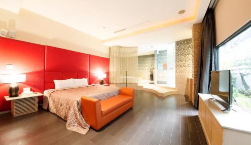 Queen Room with Spa Bath