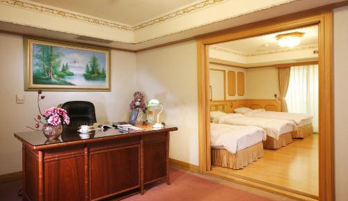 Deluxe Queen Room with Two Queen Beds