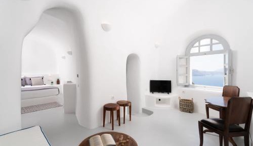 Superior Suite with Outdoor Plunge Pool, Terrace and Blue Domes View