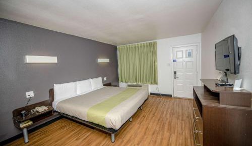 King Room - Disability Access - Non-Smoking