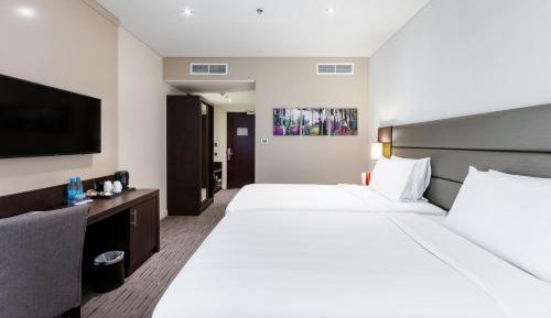 Twin Room - Non Smoking - FREE Scheduled Airport Shuttle