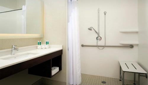 King Room - Hearing Accessible - Roll-in Shower