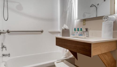 Executive King Room - Disability Access Tub/Non-Smoking