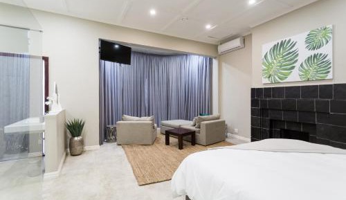 Honeymoon Suite