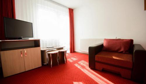 Deluxe Room (2 Adults + 1 Child)