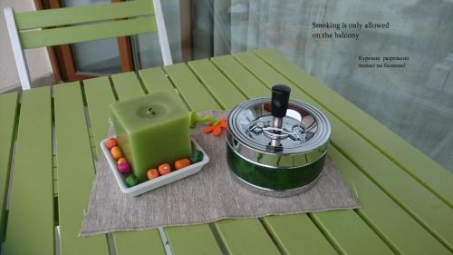 Apartment with Mountain View