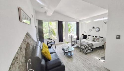 Deluxe Double Room with Private Bathroom