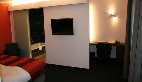 Super Deluxe Room (2 Adults + 1 Child)