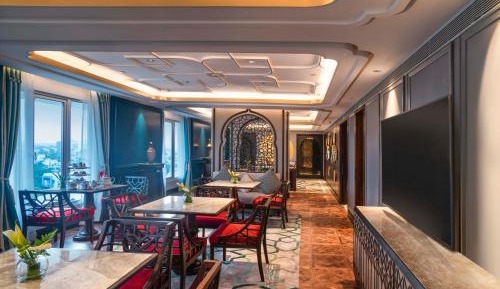 Club Room With Lounge Access & One Way Airport Transfer