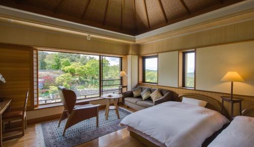 Twin Room with View Bath