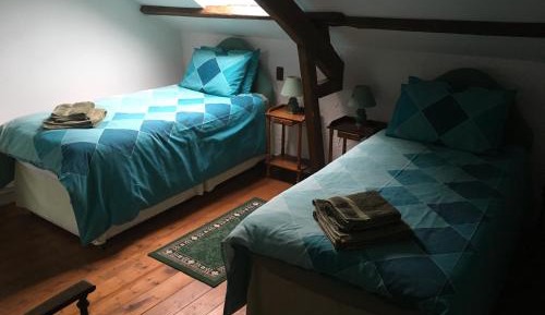 Twin Room with Private External Bathroom
