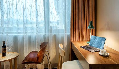 Deluxe Queen Room