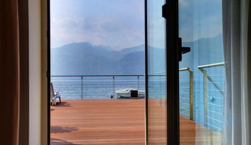Double or Twin Room with Terrace and Lake View - Basement