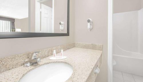 Queen Room - Mobility Access/Non-Smoking