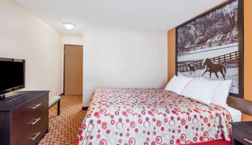 Queen Room - Non-Smoking