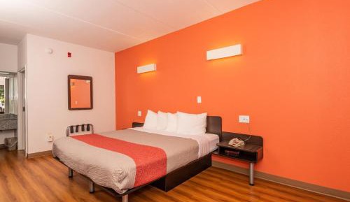 King Room - Disability Access - Non-Smoking
