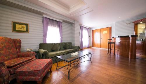 Family Room (6 Adults)