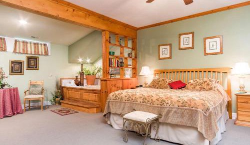 Hummingbird Suite
