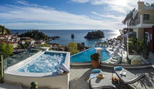 Superior Suite with Private Jacuzzi and Sea View
