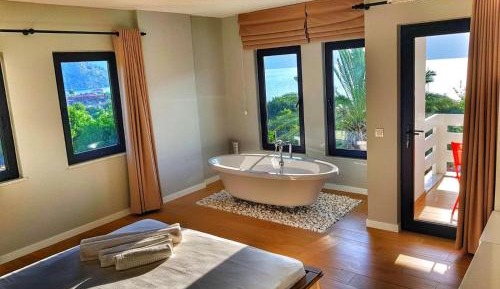 King Room with Spa Bath