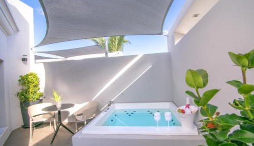 Deluxe Suite with Outdoor Hot Tub
