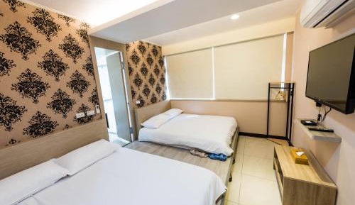 Quadruple Room with Private Bathroom