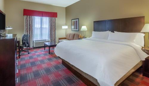 King Suite with Hearing Accessible Tub - Non-Smoking