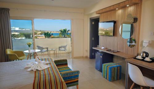 Executive Suite with Sea View & Spa Bath