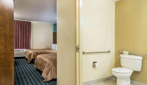 Double Room with Two Double Beds and Roll In Shower - Mobility Accessible/Non-Smoking