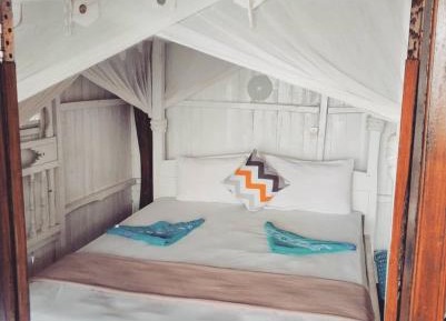 Small Bungalow with Ensuite and Partial Seaview