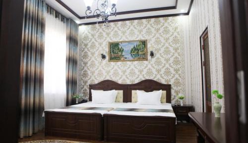 Deluxe King Suite