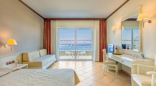 Double or Twin Room with Sea View