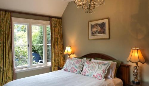Deluxe Queen Room with Garden View