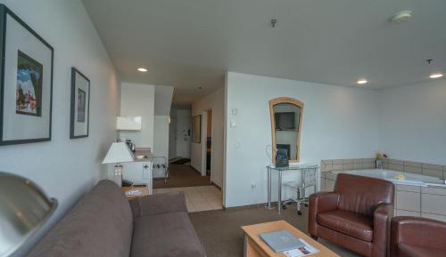Executive Suites with Bay View 