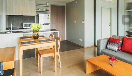 Apartment with Mountain View