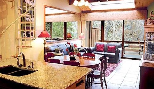 One-Bedroom Villa with Forest View