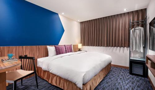 Deluxe High Floor Double Room with Window
