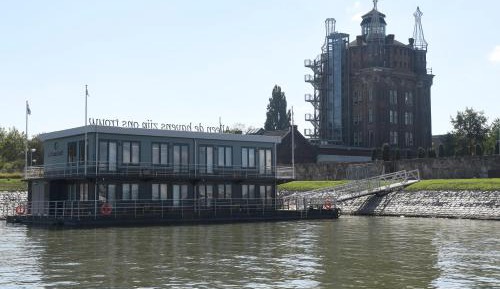 Large Double Room / Floating Room