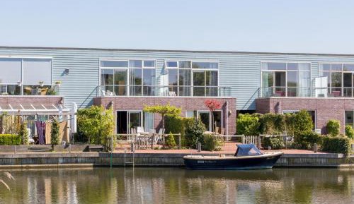 Holiday Home (12 Adults)