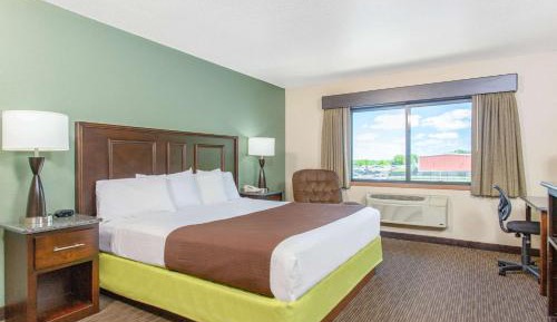 One-Bedroom Superior King Suite - Non-Smoking