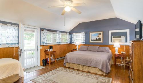 Large Cabin Room