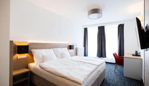 Double or Twin Room with Bathroom
