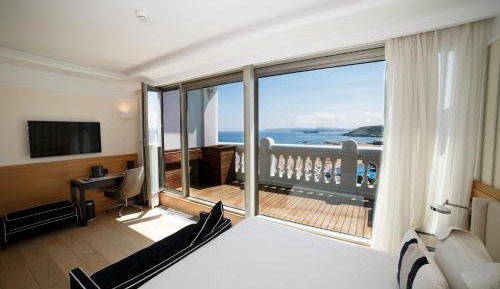 Queen Room with Sea View and Terrace