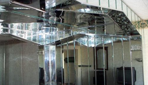 Mirror Room