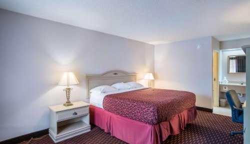 Deluxe King Room - Non-Smoking