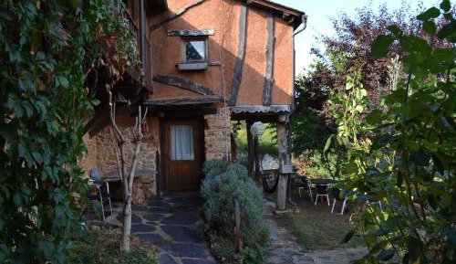One-Bedroom Apartment with Garden View
