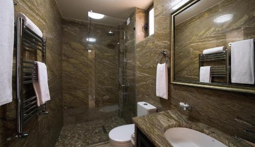 Suite with Mountain View