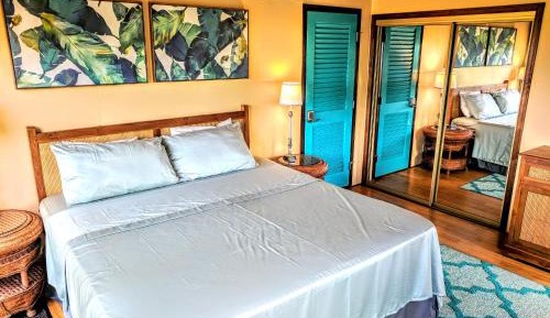 King Room with Shared Bathroom